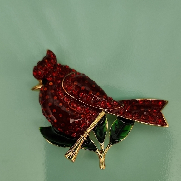 Red Cardinal Brooch - Picture 2 of 5